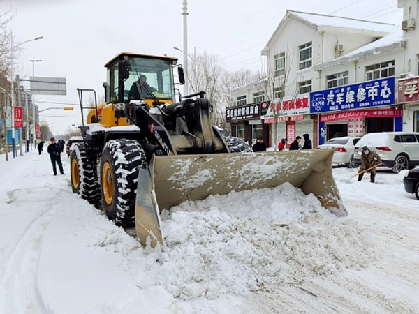 除雪保畅，CMD368铁肩路义勇担沉任！