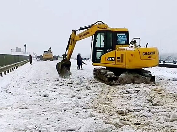 除雪保畅，CMD368铁肩路义勇担沉任！